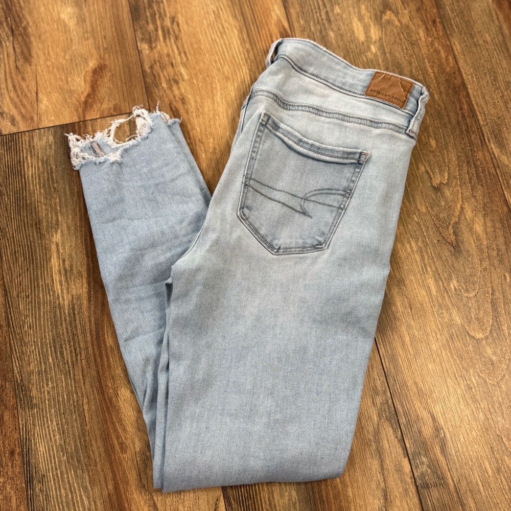 American Eagle Outfitters Light Wash Distressed Jeans